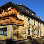 Haus Dorfer Panzió Mariapfarr