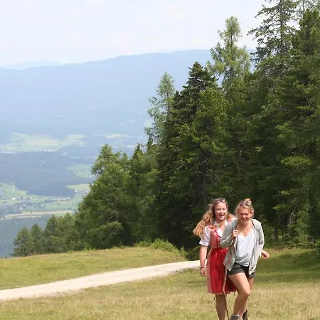 Haus Dorfer Bed & Breakfast 3*