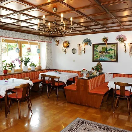 Couette-café Haus Dorfer 3*