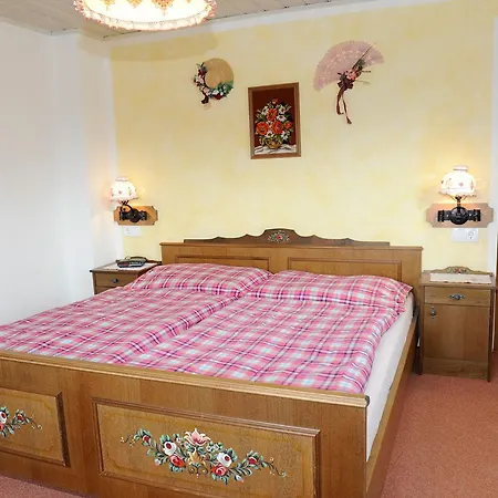 Haus Dorfer Couette-café Mariapfarr