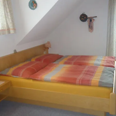 Haus Dorfer Bed & Breakfast 3*